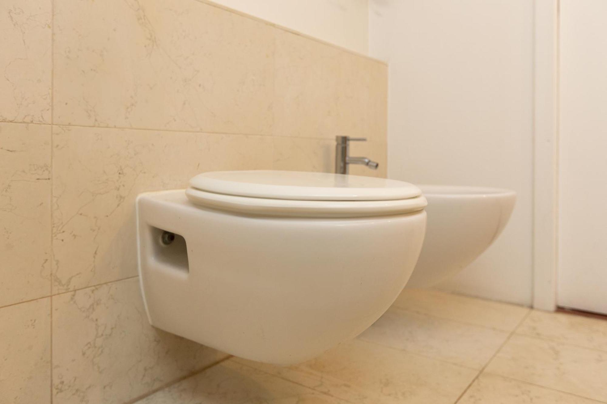 Apartamento White And Brown Exclusive Loft With Terrace - Free Parking - M2 Station Milán Exterior foto
